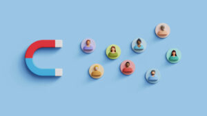 Imagem ilustrativa de automação de marketing com ímã atraindo diferentes perfis de clientes em um fundo azul claro